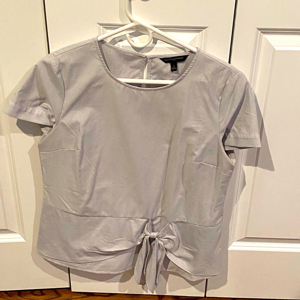 Gray striped cap sleeve Banana Republic blouse